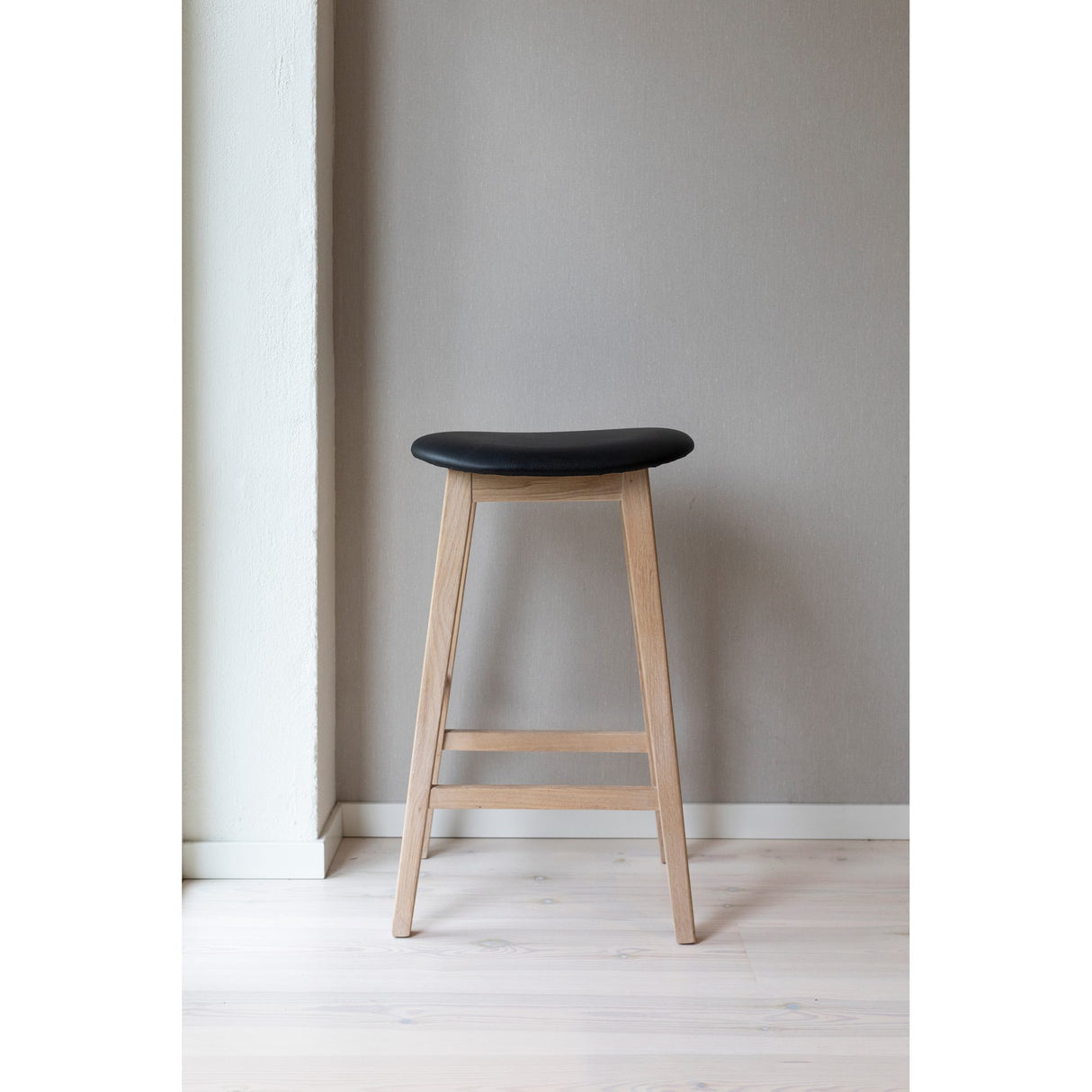 Kyoto Barpall Vitoljad Ek, Svart läder