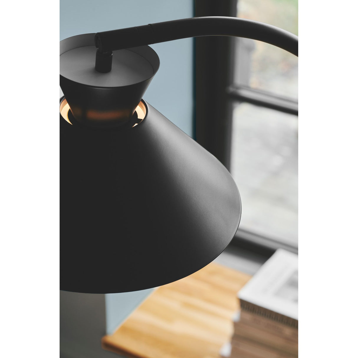 Dial Golvlampa Svart
