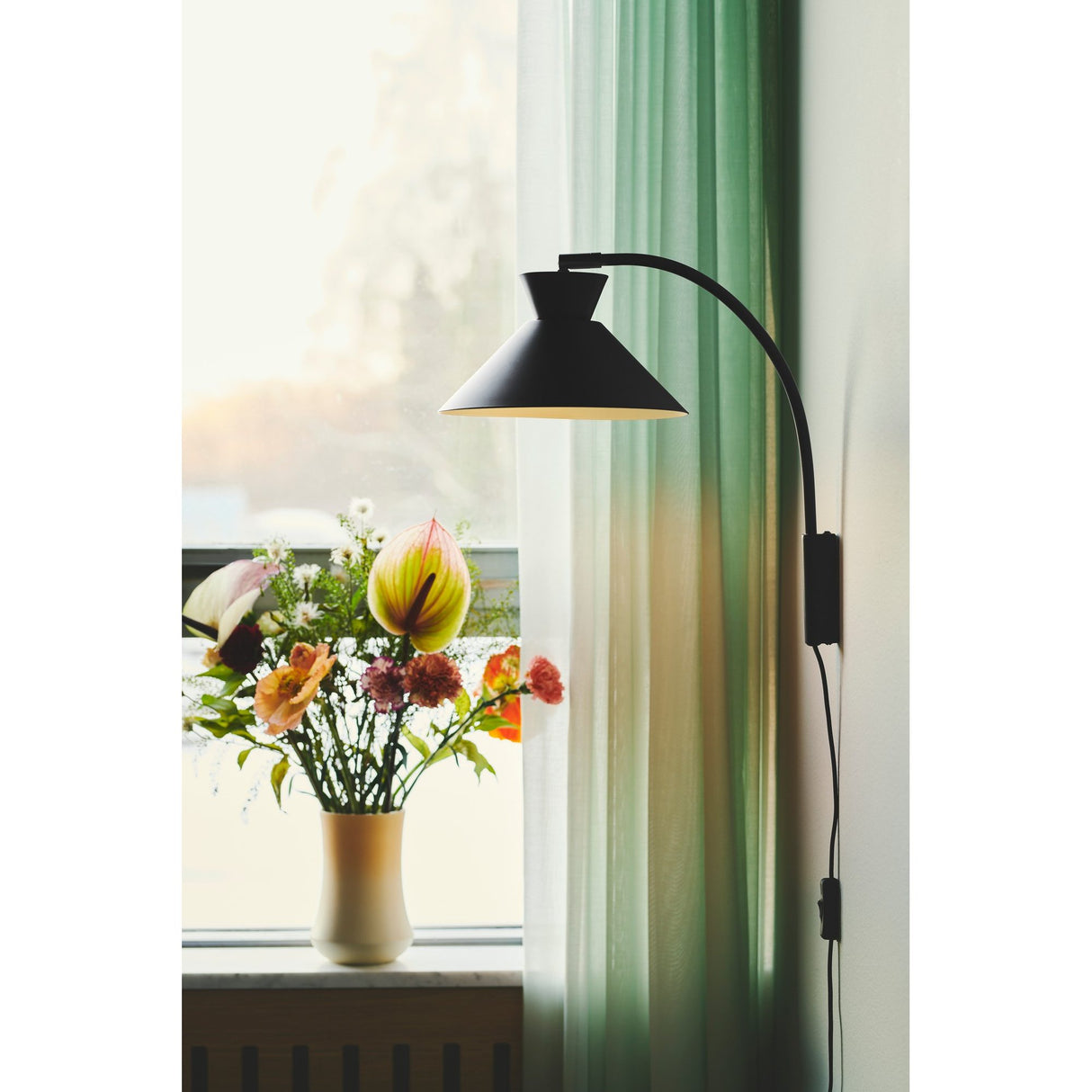 Dial Vägglampa Svart