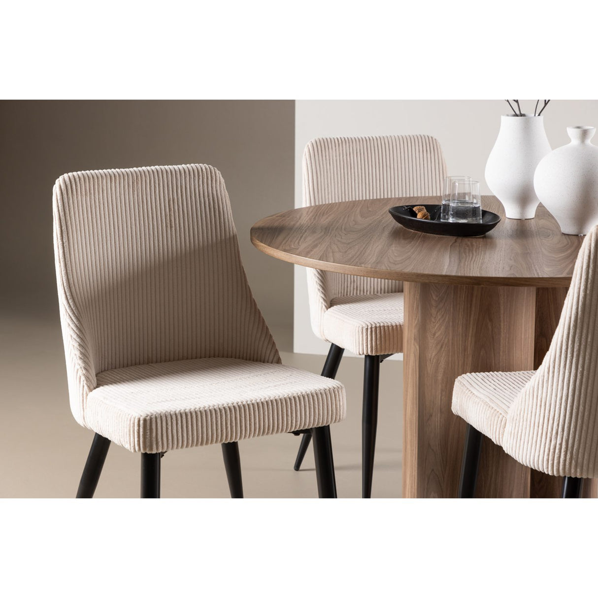 Olivia, Leone Rund matgrupp