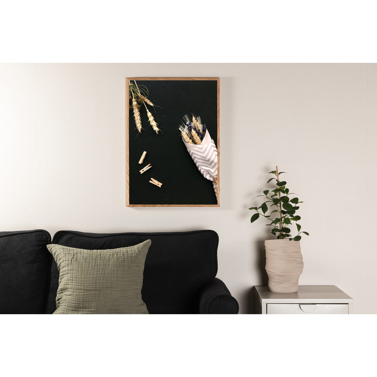 Blommor på bord Poster Svart, 30 x 40 cm