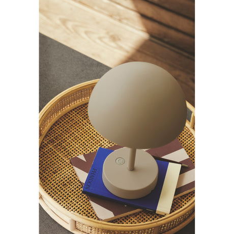 Uppladdningsbar Ellen To-Go Bordslampa Beige