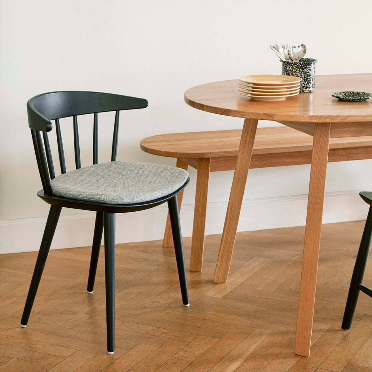 J104 Stol Dark – oljad ekfaner, Dark – oljad massiv ek