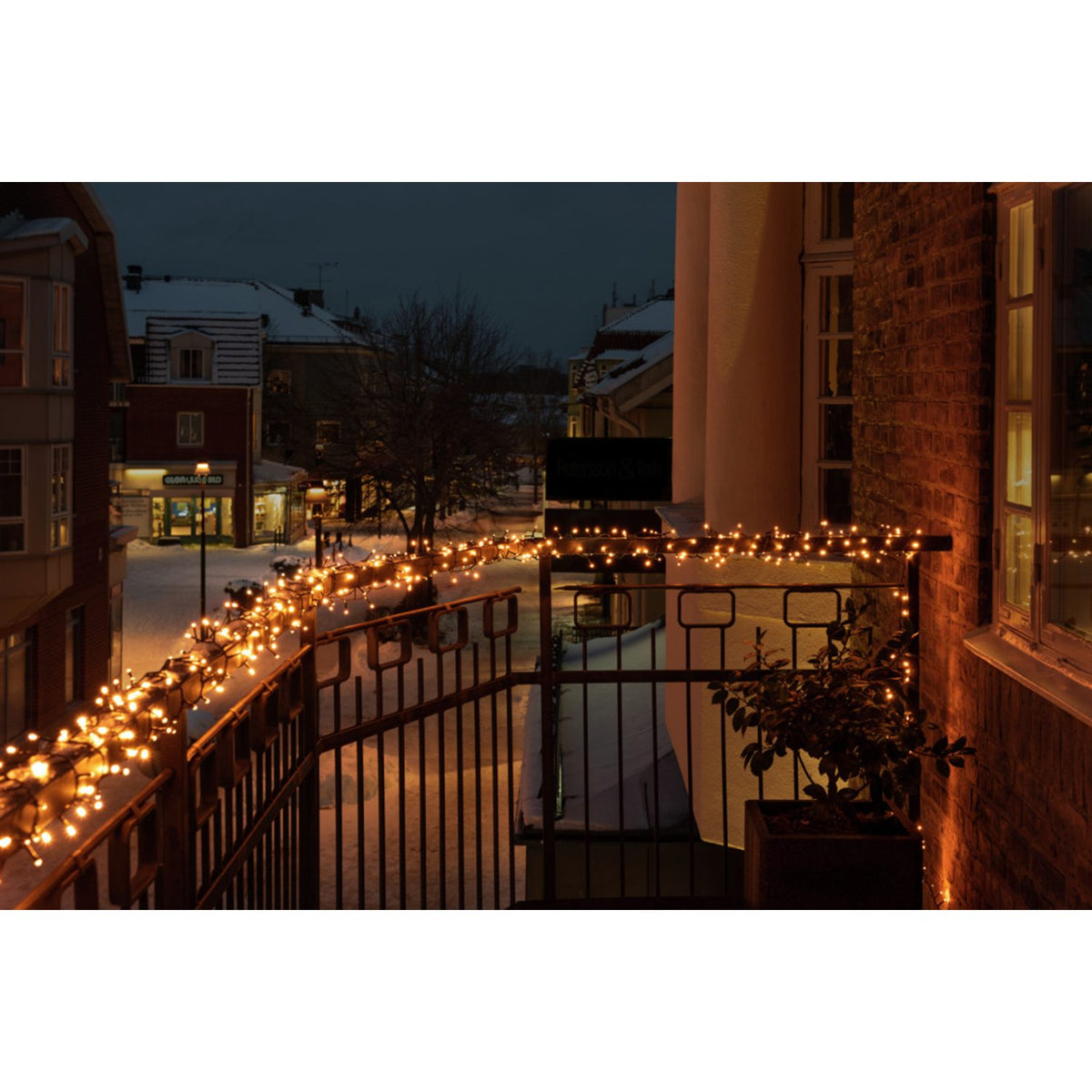 Cluster LED Svart kabel 30V/IP44 Ljusslinga Ute 8.78m, Amber