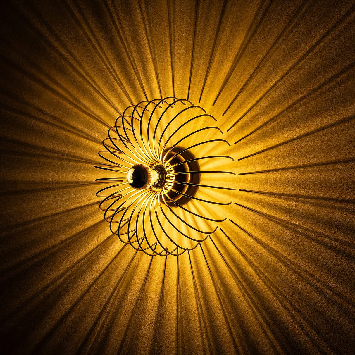 King Vägglampa Guld