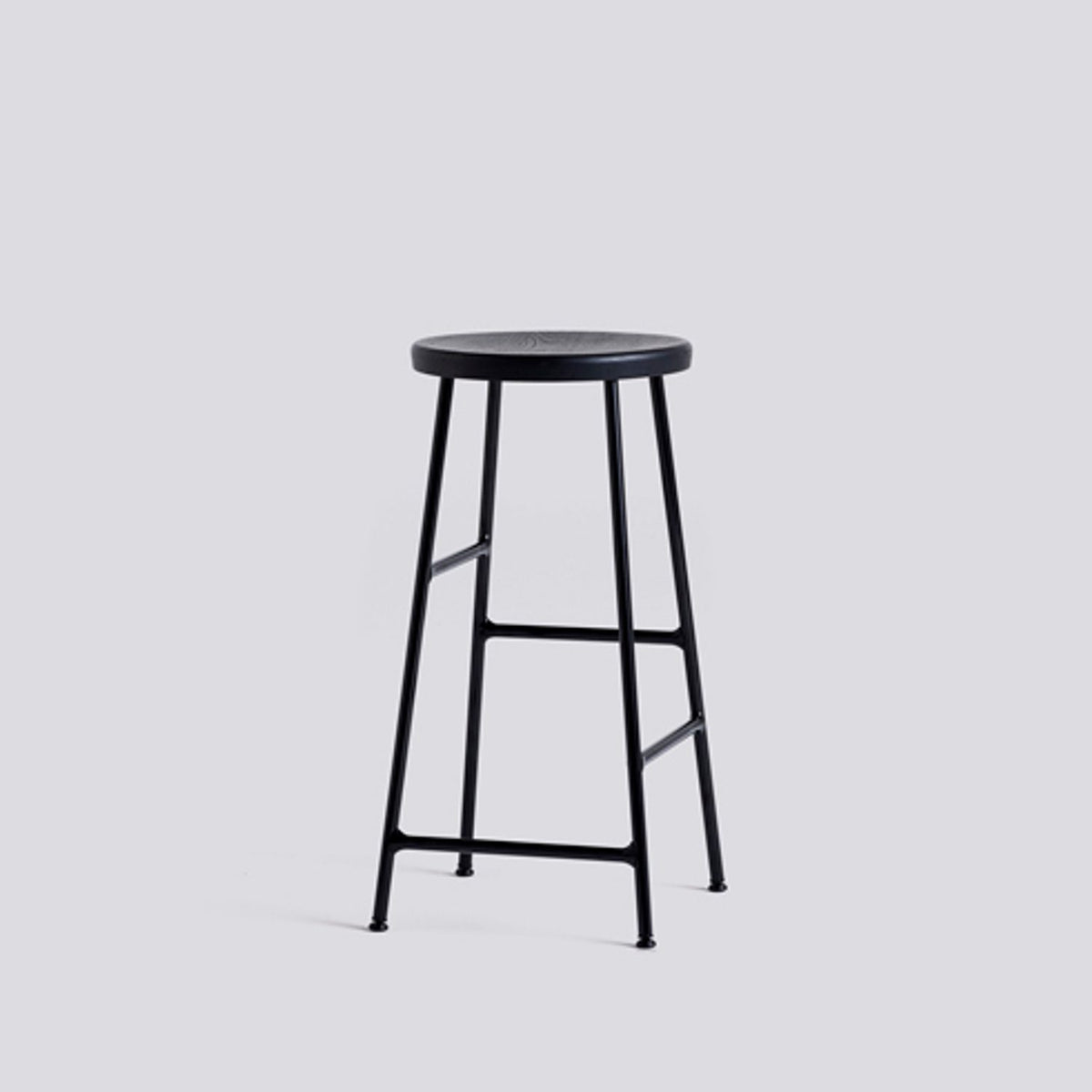 Cornet 65 cm Barpall Soft black – massiv ek med vattenbaserad lack, Soft black – pulverlackerat stål