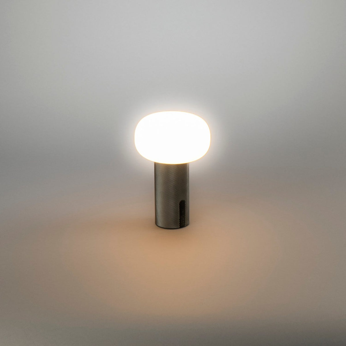 Antibes Mini USB Bordslampa Ute/Inne Nickel