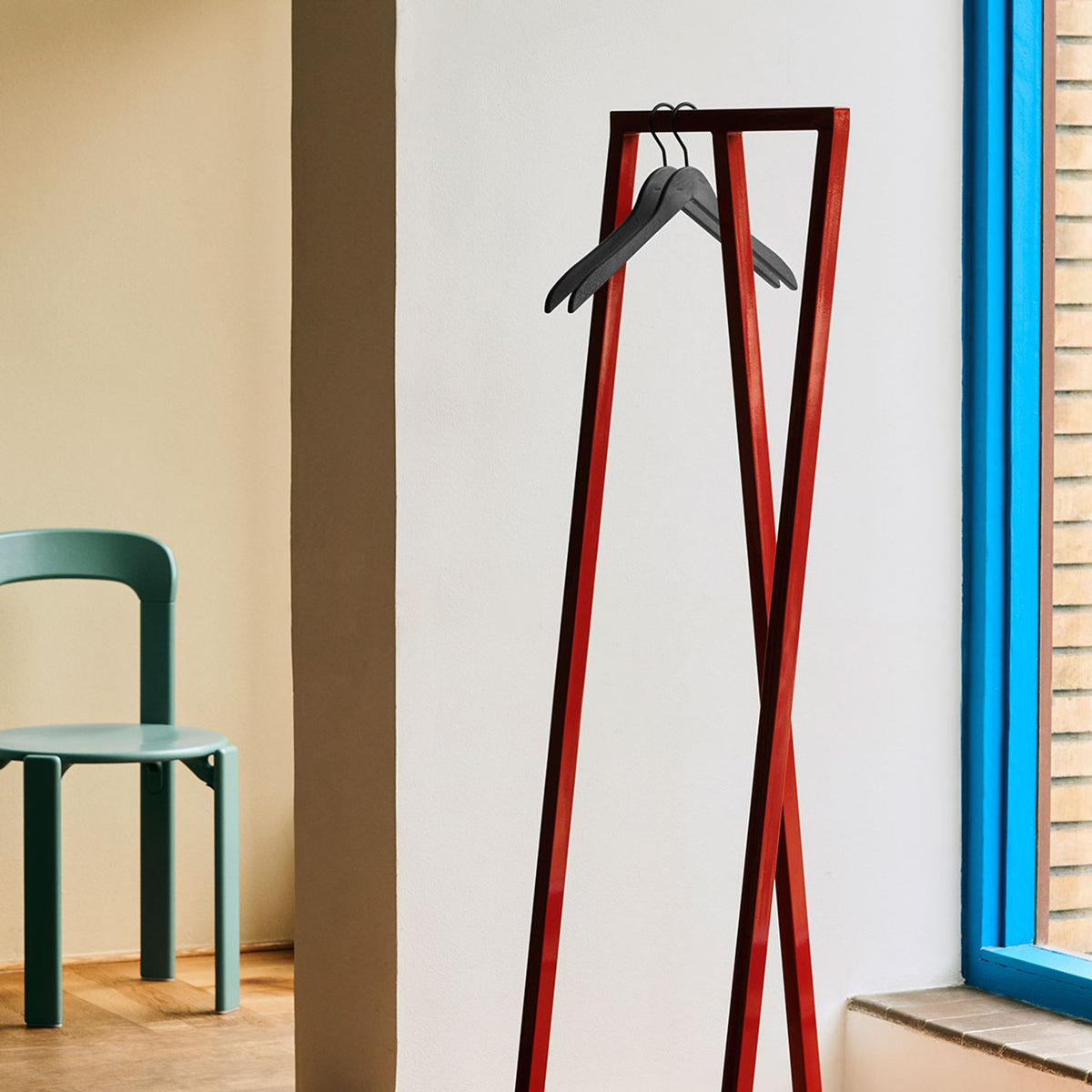 Loop Stand L45 × B39 × H150 cm Klädställning Maroon red