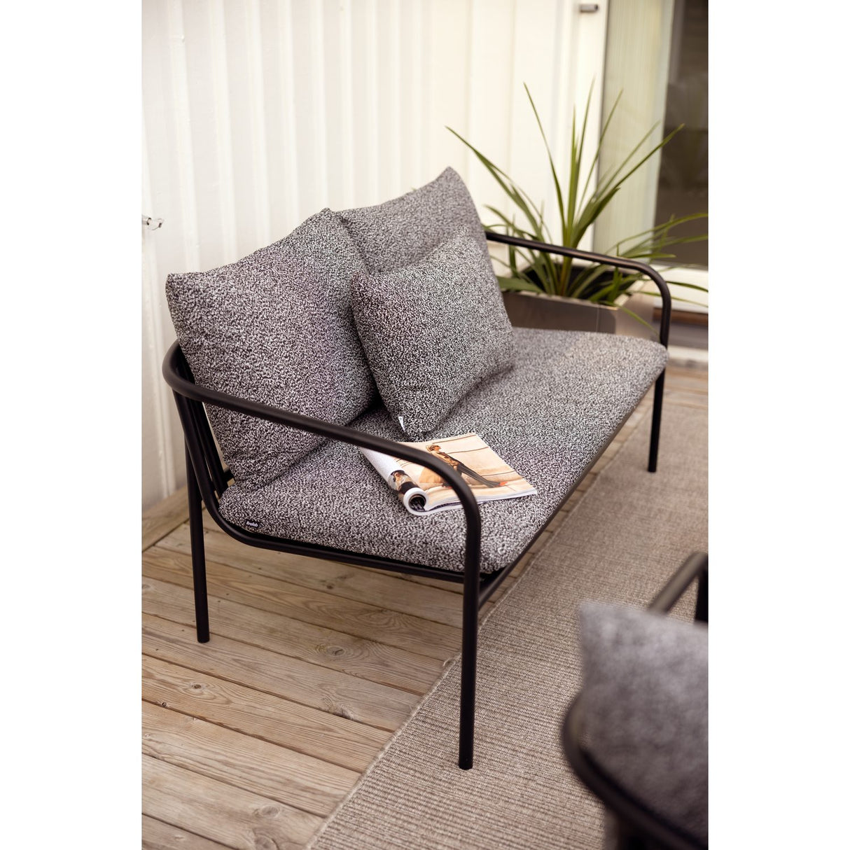 Bendt 2-sits Soffa 138x72 cm Svart/Teddy Ant