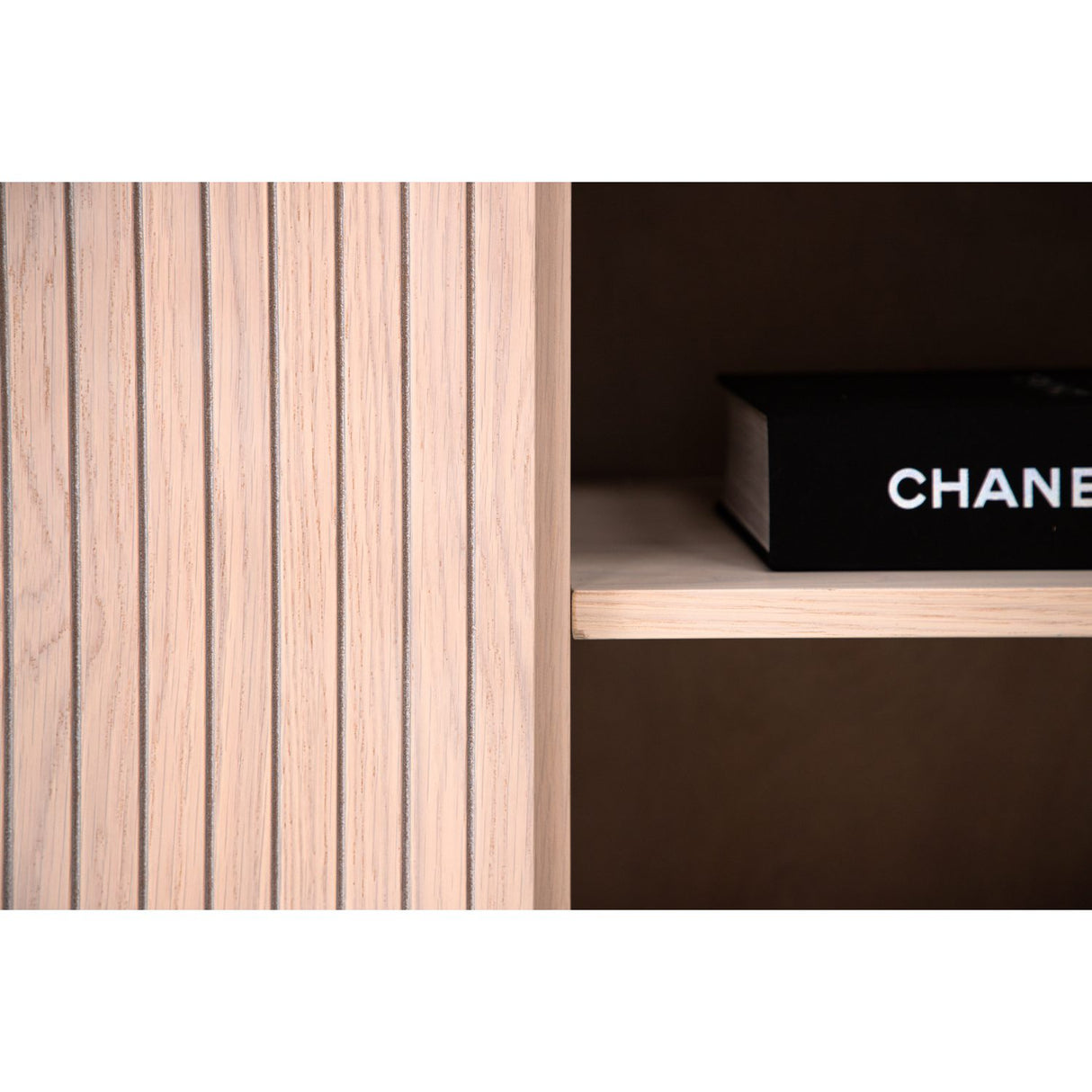 Björkön Skåp Vitlaserad