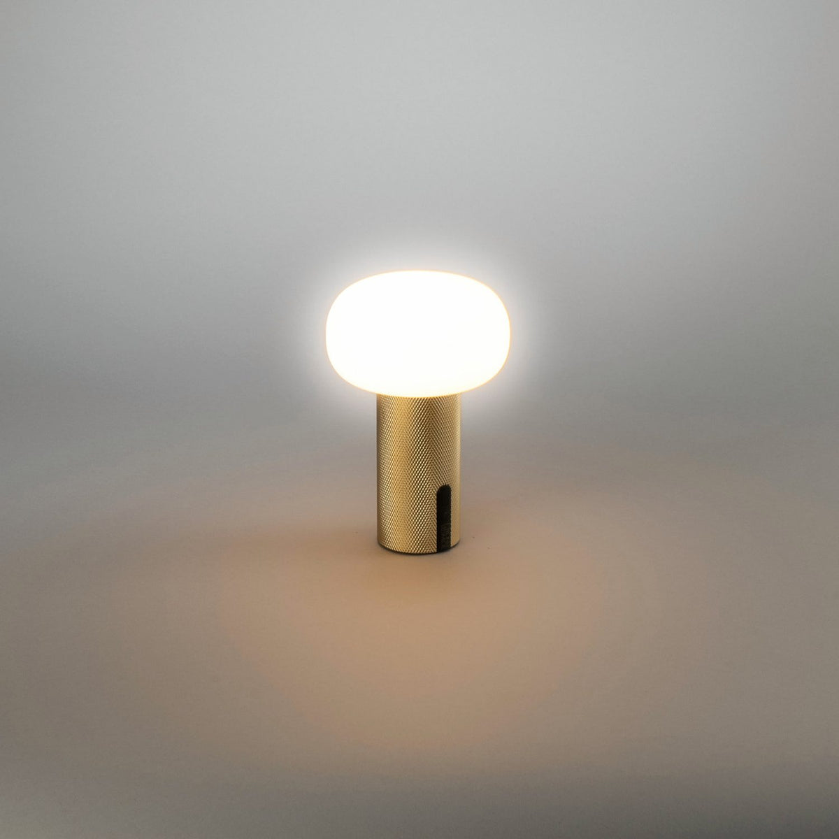 Antibes Mini USB Bordslampa Ute/Inne Mässing