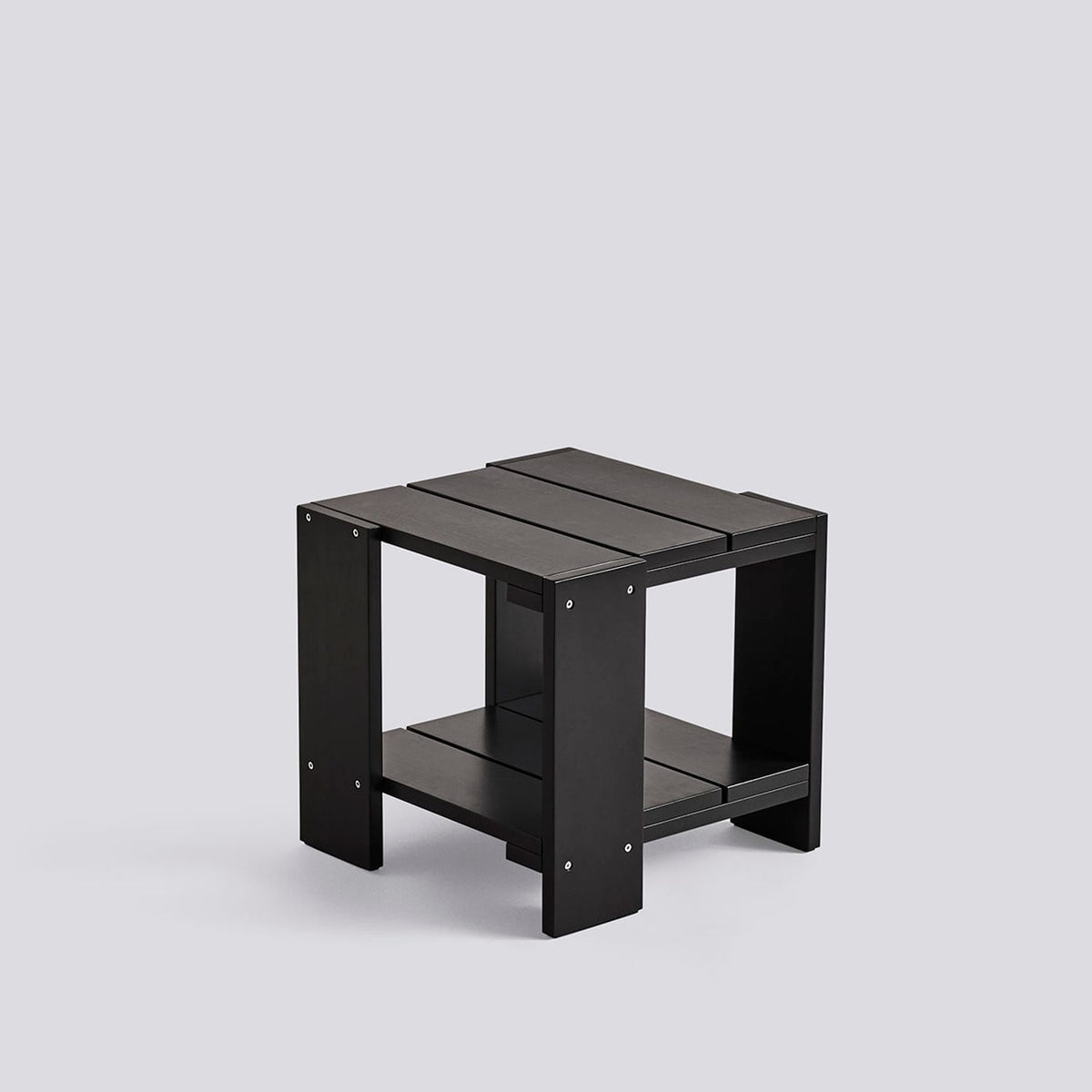 Crate L49,5 × B49,5 × H45 cm Sidobord Black – massiv furu med vattenbaserad lack