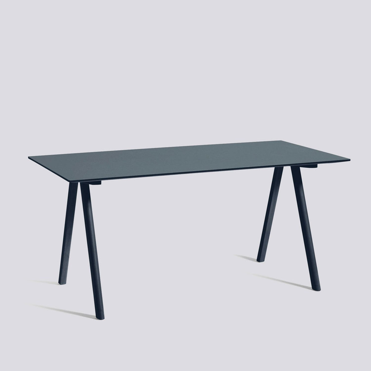 CPH 10 L160 × B80 × H74 cm Skrivbord Smokey blue – linoleum, Deep blue – massiv ek med vattenbaserad lack