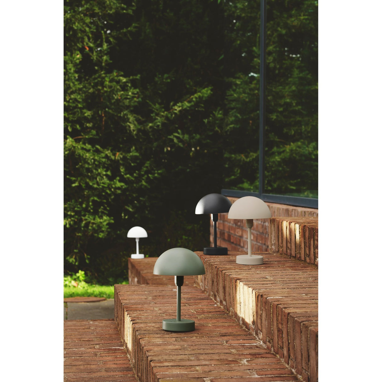 Uppladdningsbar Ellen To-Go Bordslampa Vit