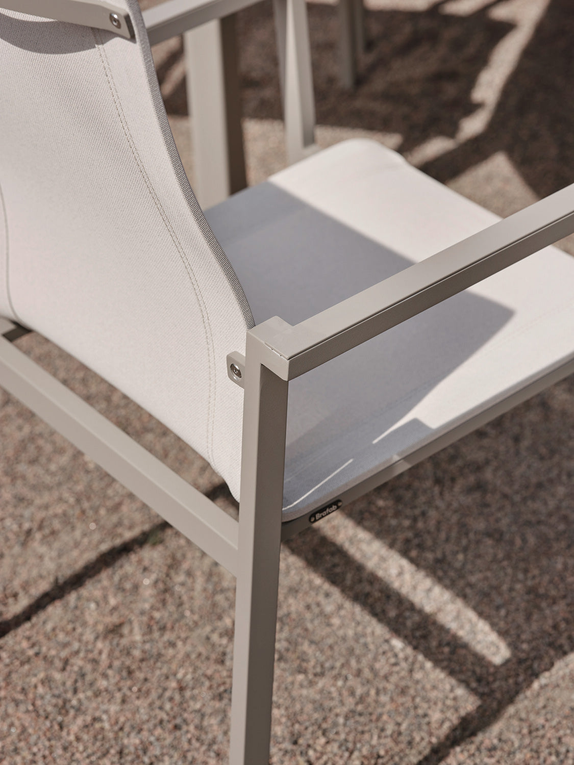 Comfy Karmstol Light Grey/Off-White