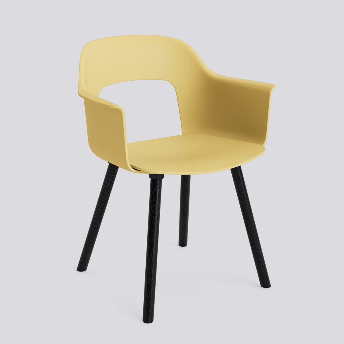 Layout 221 Karmstol Biscotti, Black – massiv ek med vattenbaserad lack