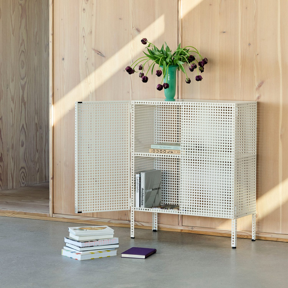 Perforated Cabinet litet 89 × 40 × 66,5 cm Skåp Eggshell