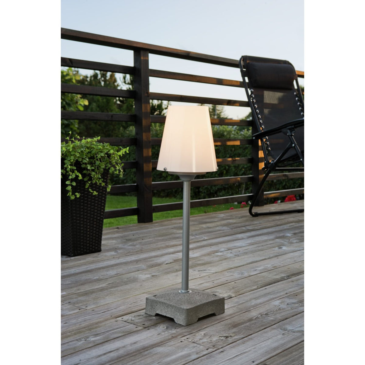 Lucca Lounge Golvlampa Ute Låg Grå