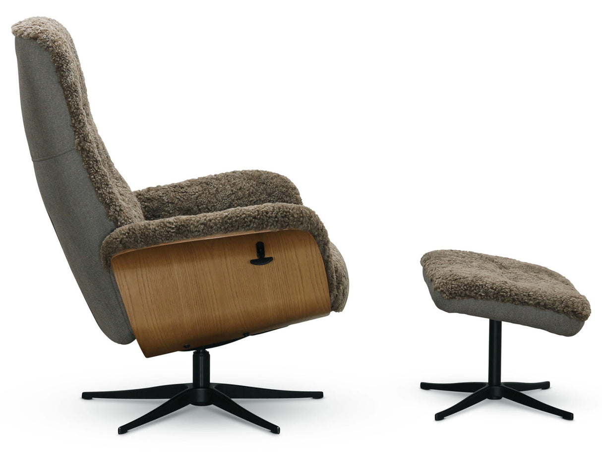 Fårö Snurrfåtölj ink Pall Fårskinn Sahara