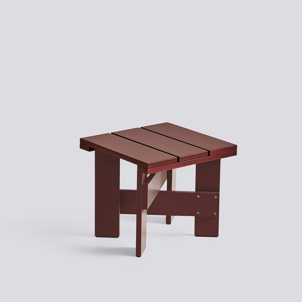 Crate L45 × B45 × H40 cm Soffbord Iron red – massiv furu med vattenbaserad lack