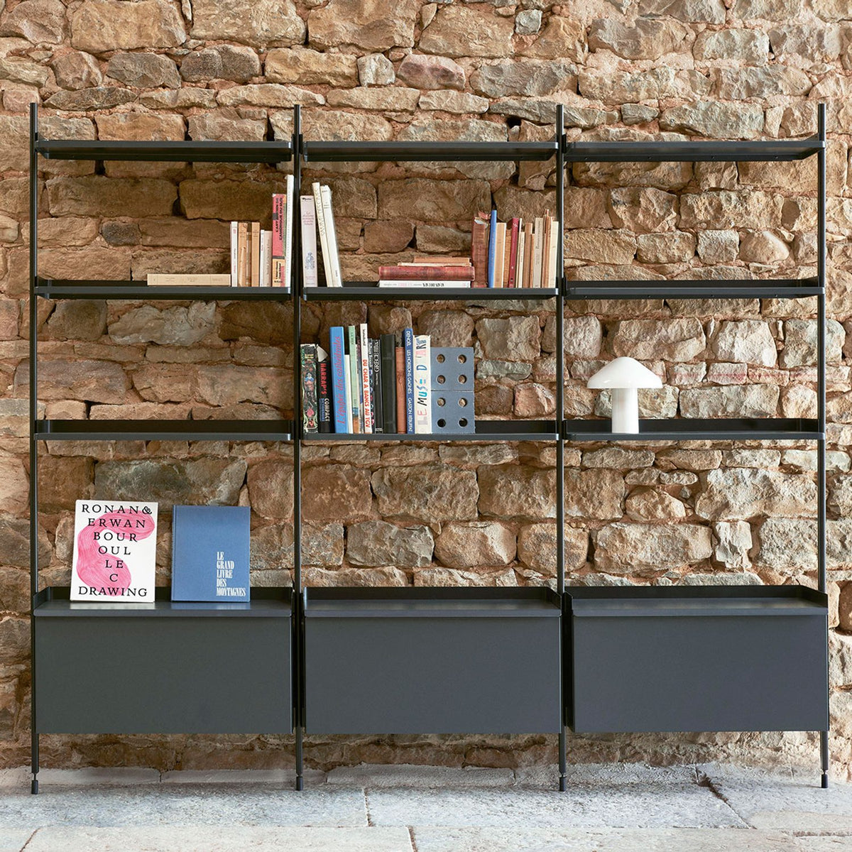Pier System 133 3 sektioner 242 × 34 × 209 cm Hyllsystem PS Black, Black – anodiserad aluminium