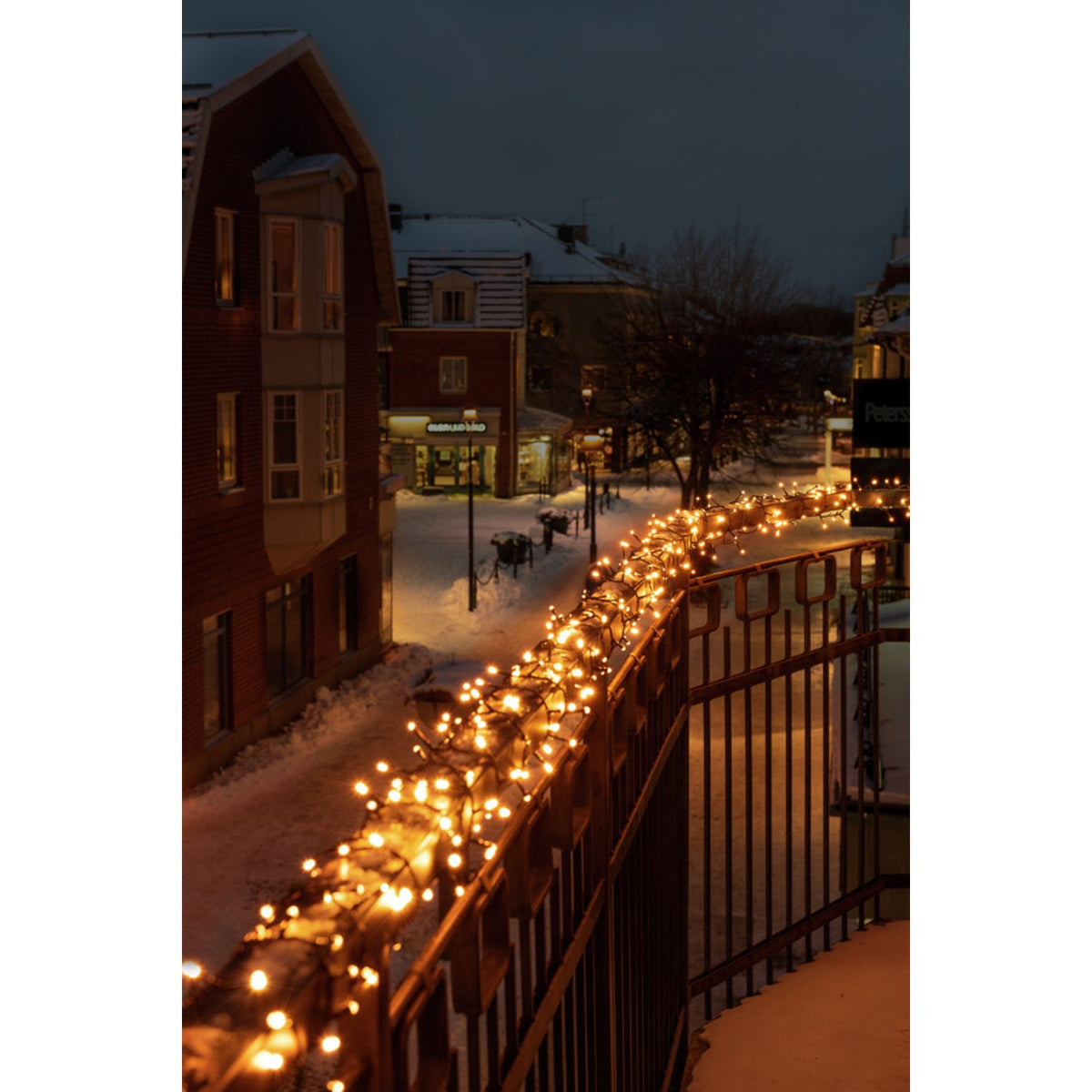 Cluster LED Svart kabel 30V/IP44 Ljusslinga Ute 17.58m, Amber