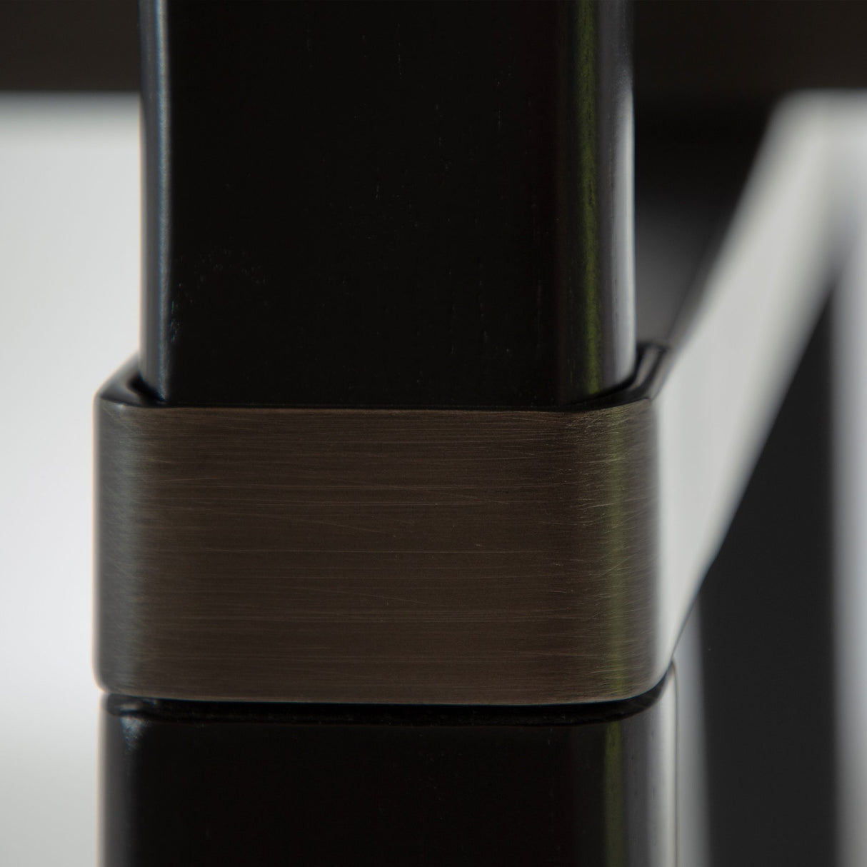 Cross Bord Black Ash