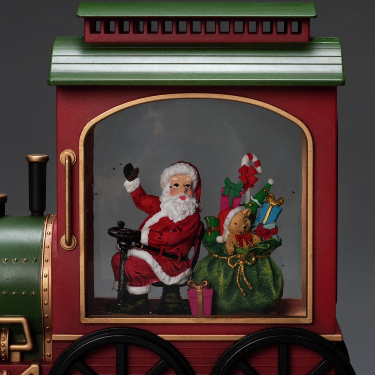 B/O Vattenfyllt tåg med tomte LED Stående Ljusdekoration Inne