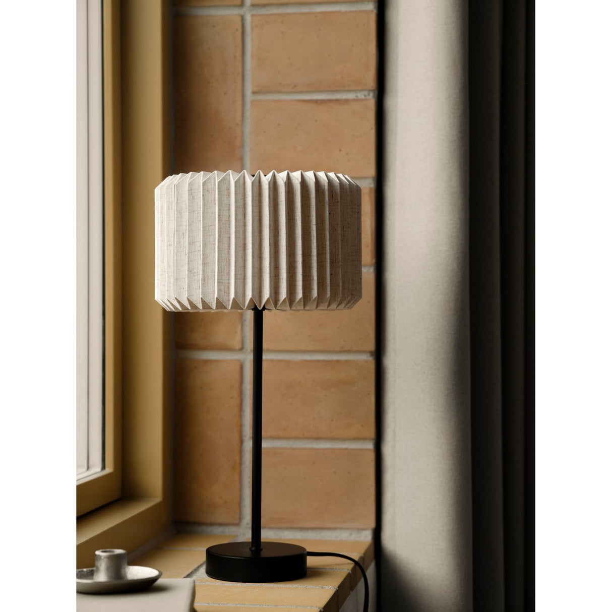 Vivienne Svart Bordslampa