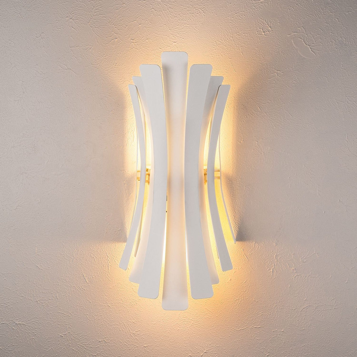 Sofia (17 x 16 x 48 cm) Vägglampa Vit
