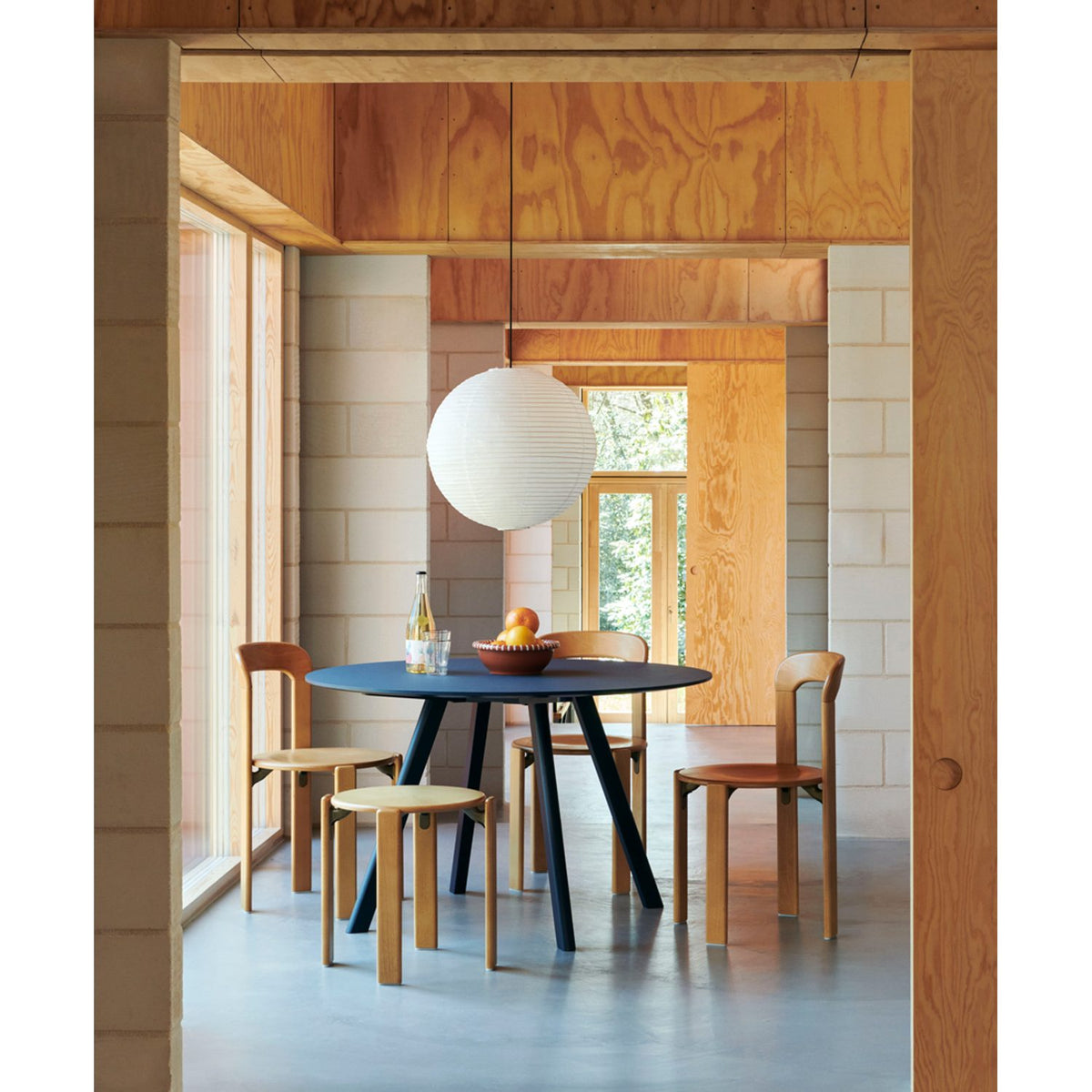 CPH 25 Ø120 × H73 cm Matbord Burgundy – linoleum, massiv ek med vattenbaserad lack