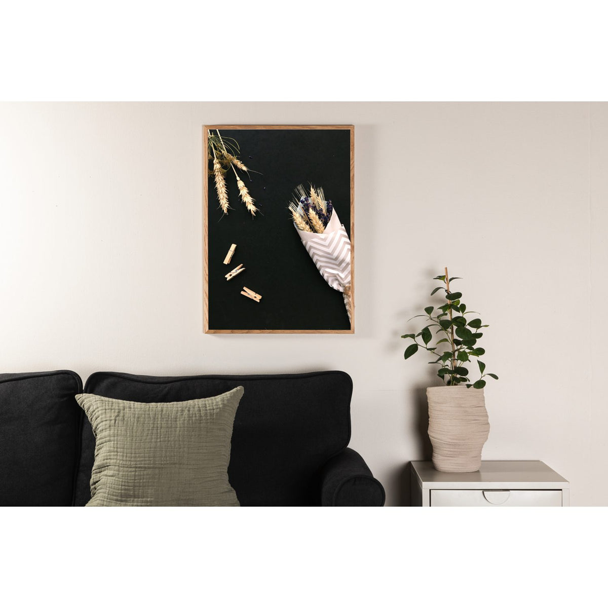 Blommor på bord Poster Svart, 70 x 100 cm