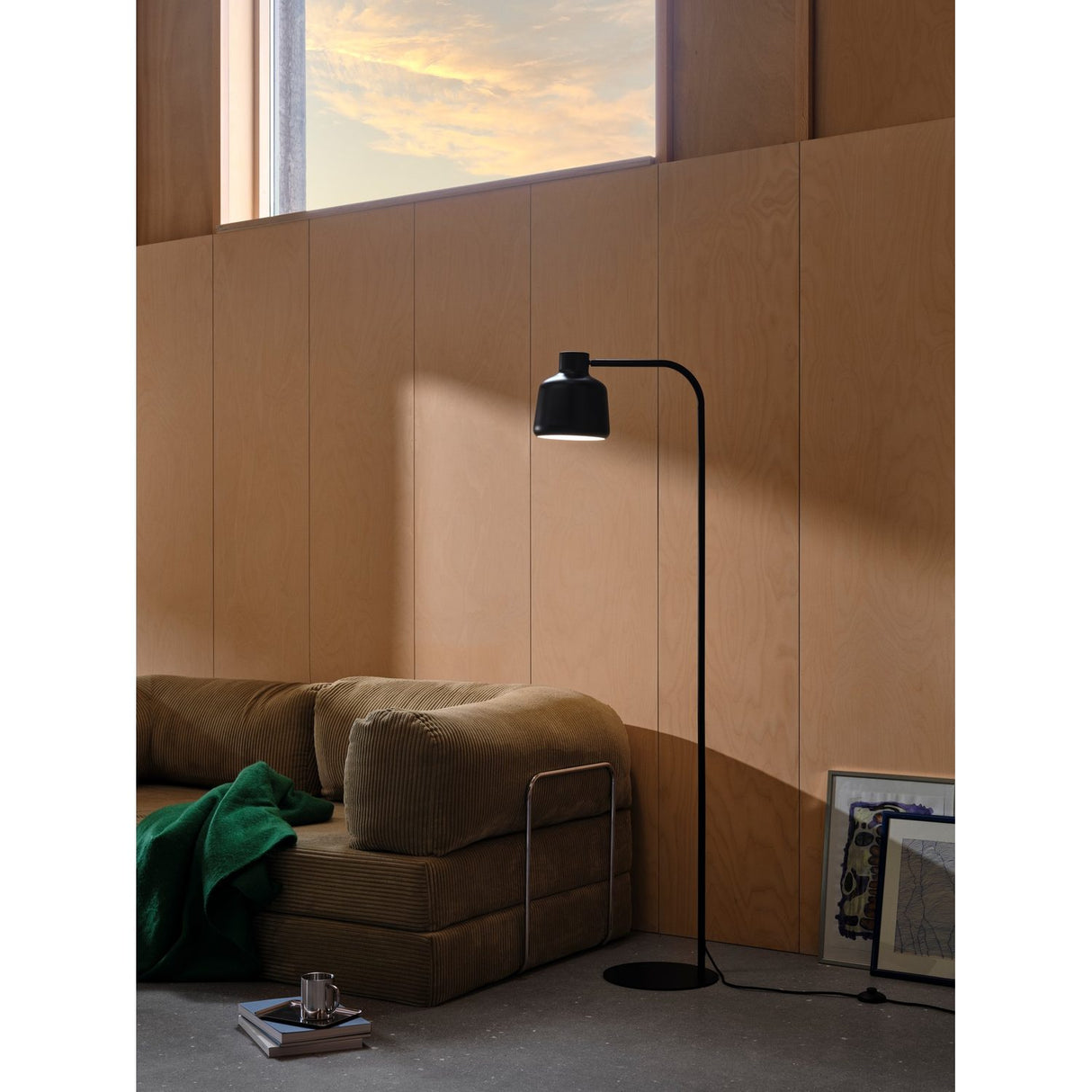 Louella Svart Golvlampa