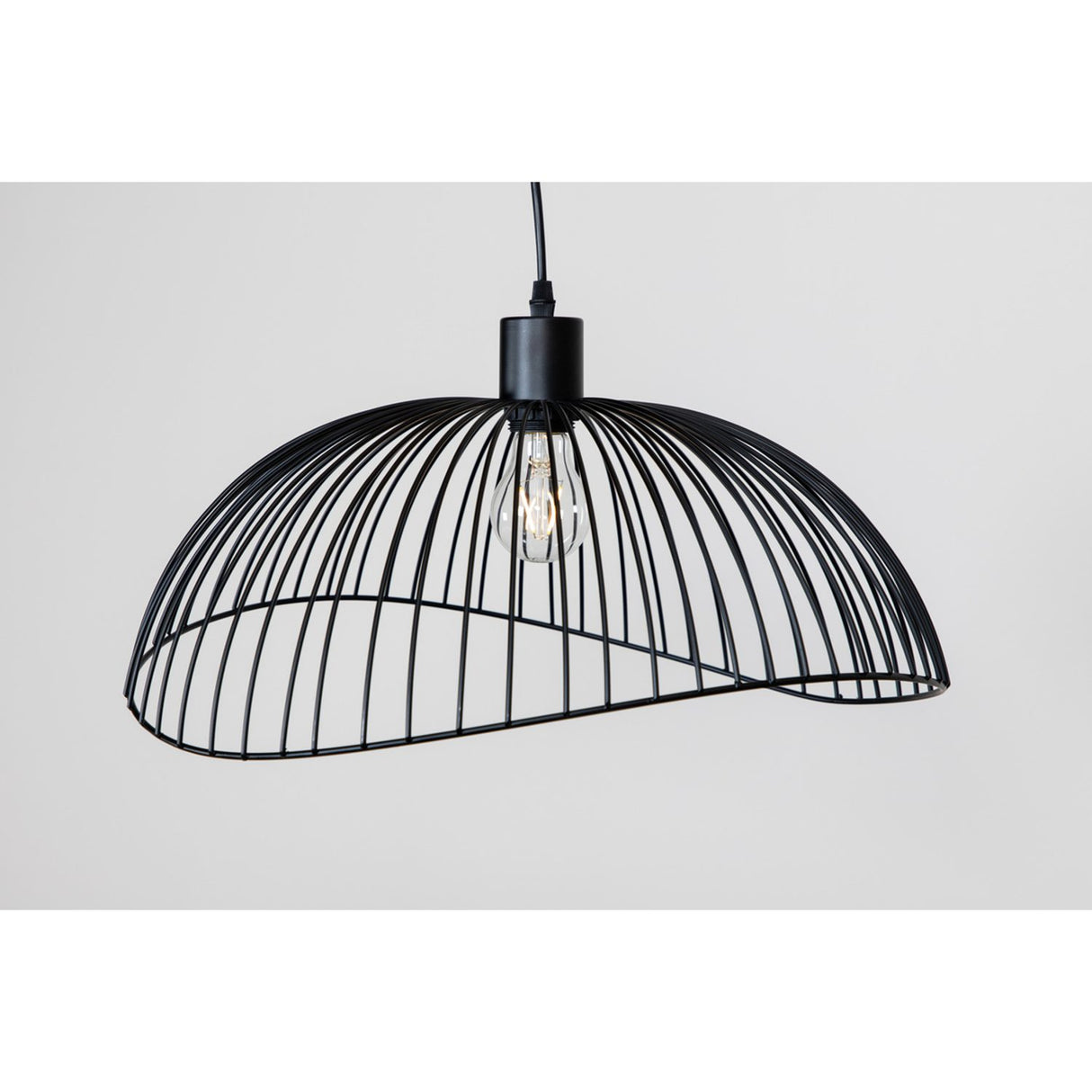 Elsa Taklampa Svart, 43 x 24 x 48