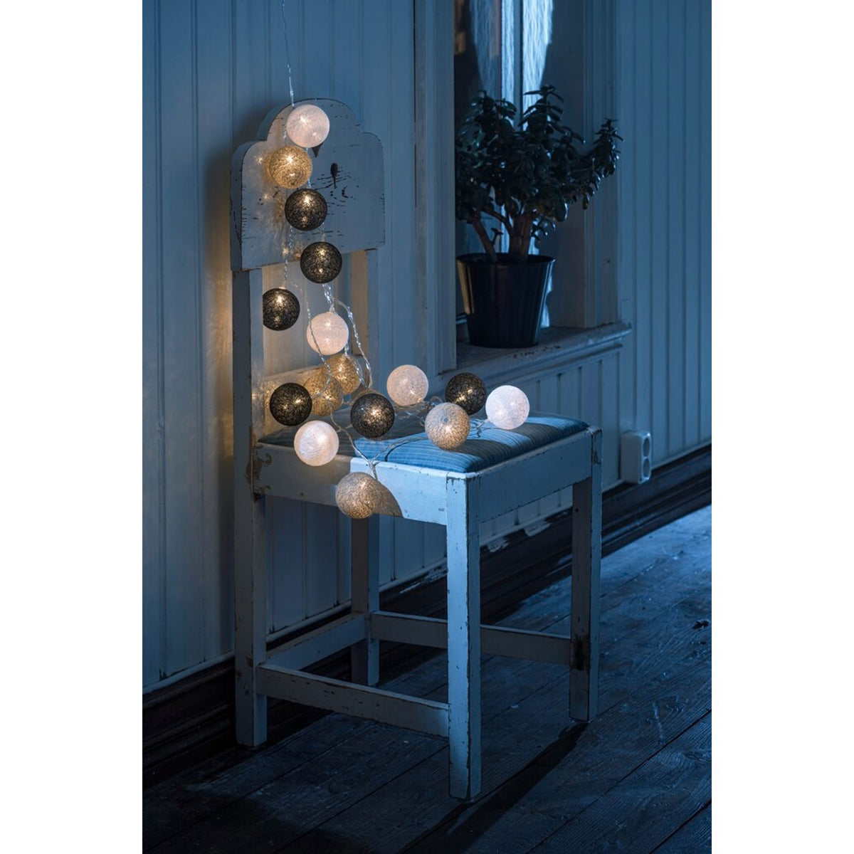 16 Garnbollar 6cm LED Ljusslinga Inomhus Vit/grå/svart
