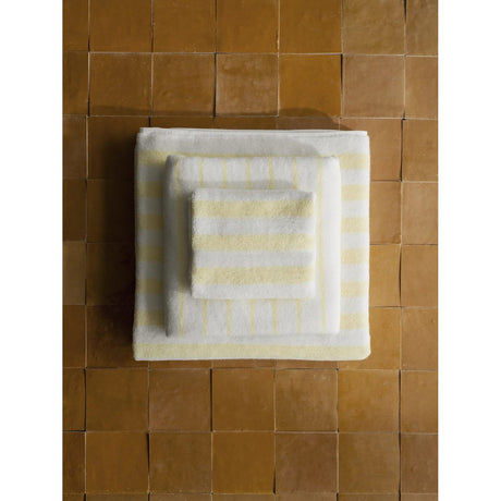 Arto bath towel 140 x 70 cm Badhandduk White/Transparent Yellow, Stora linjer