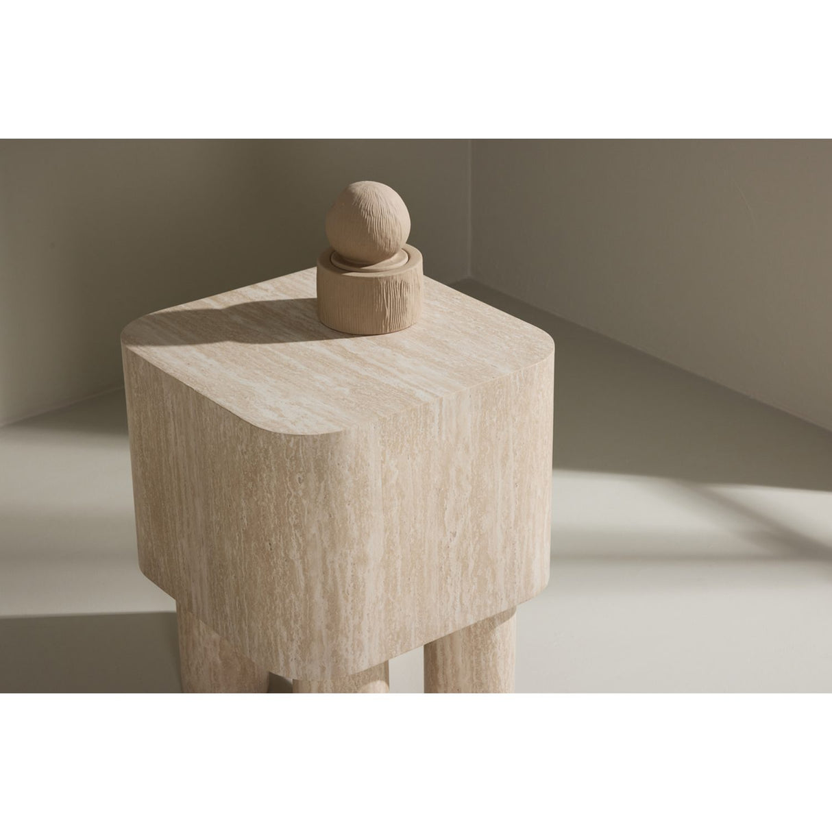 Klirou Sidobord Beige, 40 x 40
