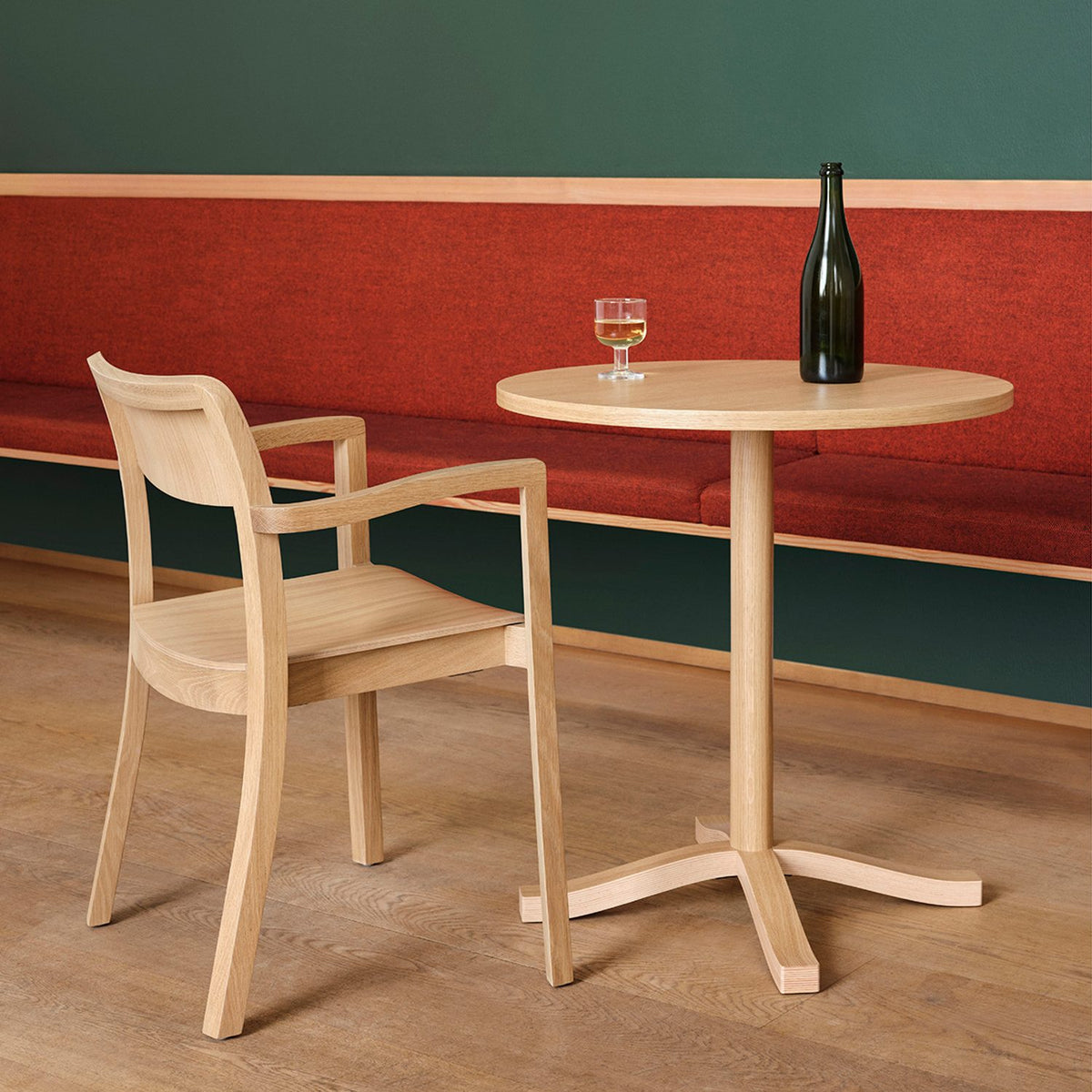Pastis Karmstol Bordeaux – askfaner med vattenbaserad lack, Bordeaux – massiv ask med vattenbaserad lack