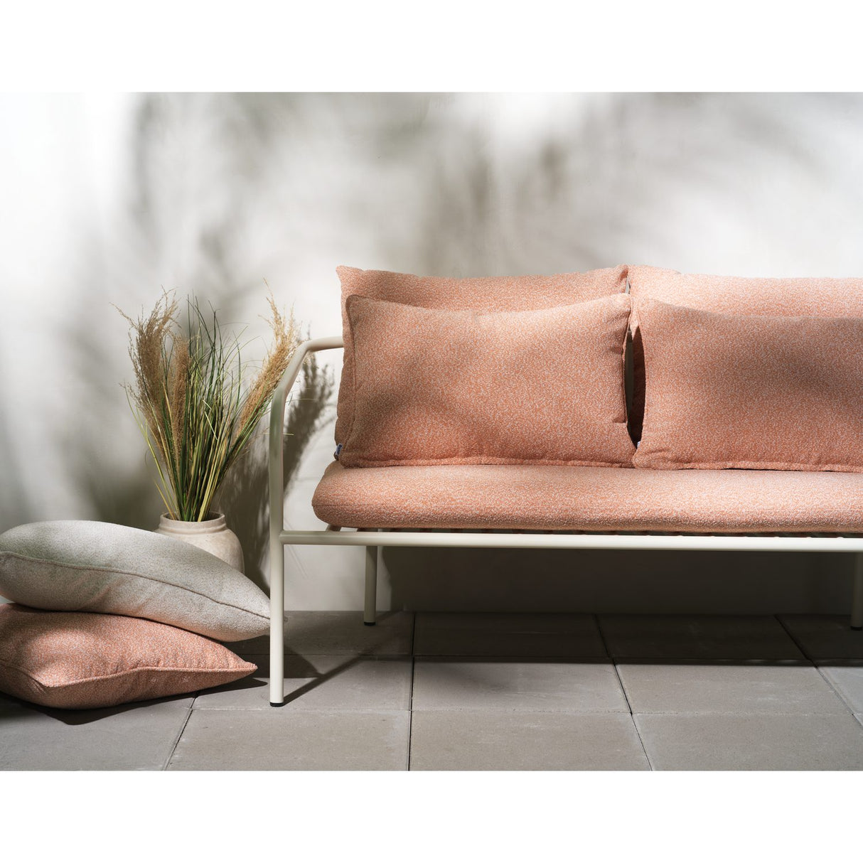 Bendt 2-sits Soffa 138x72 cm Pearl White/Teddy Orange