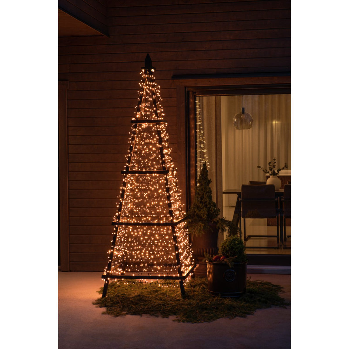 Cluster Frostad LED Svart kabel 30V/IP44 Ljusslinga Ute 43.98m, Amber