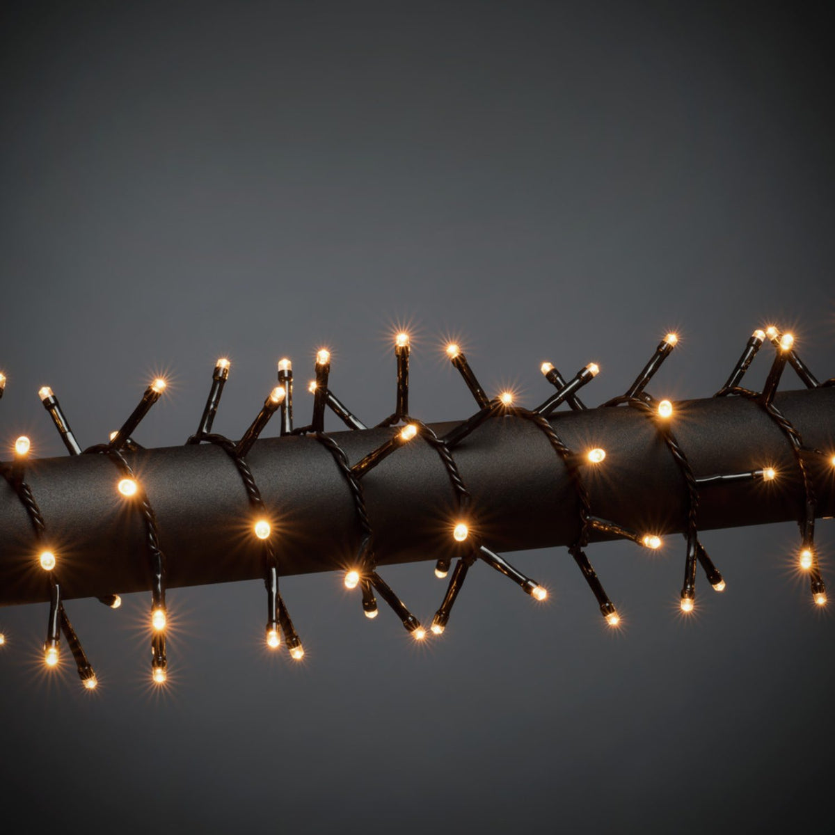 Cluster LED Svart kabel 30V/IP44 Ljusslinga Ute 13.18m, Amber