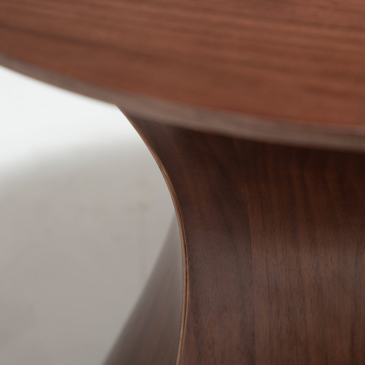 Root Sidobord Walnut