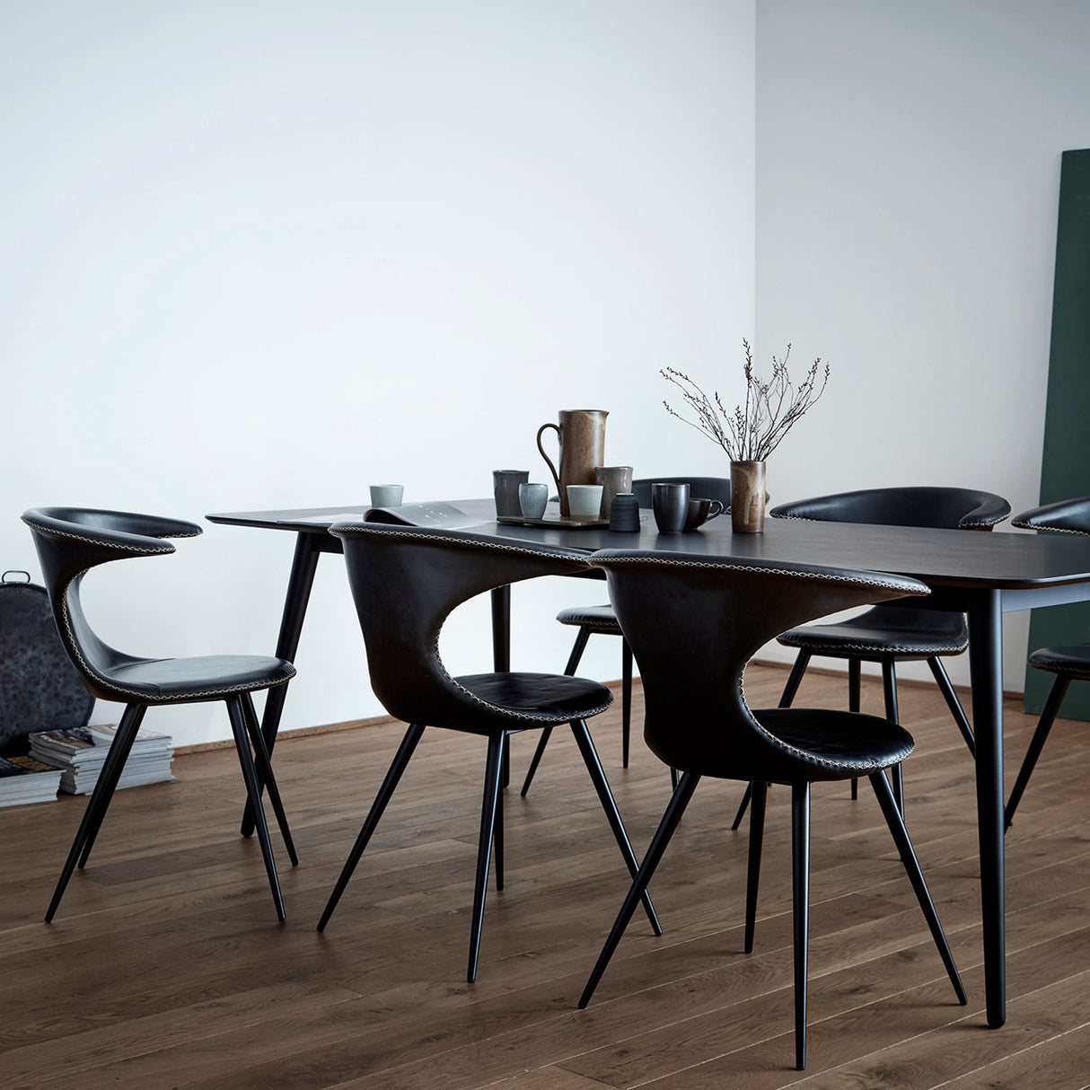 Flair Stol Vintage Black Art.Leather, Round Black