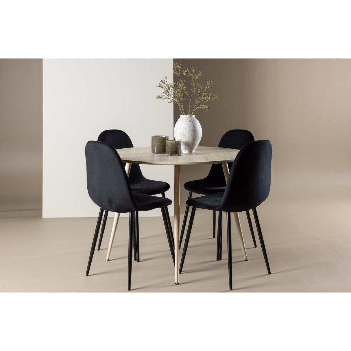Plaza, Polar Rund matgrupp Svart, Vitputsad, 4st