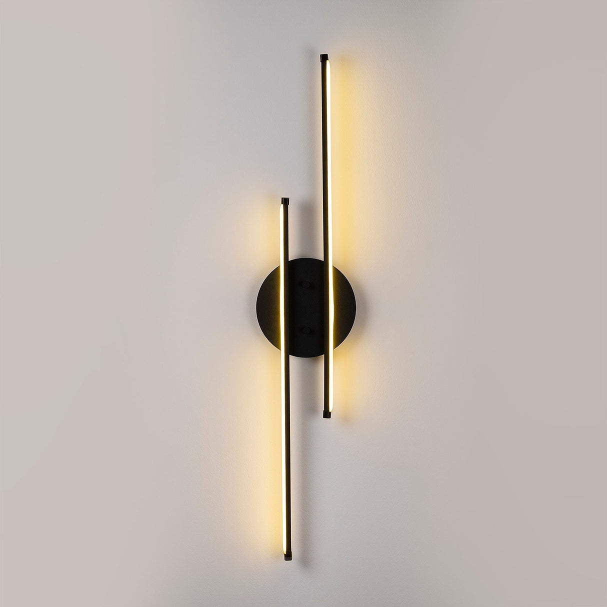 Umut (17 x 86 x 5 cm) Svart Vägglampa