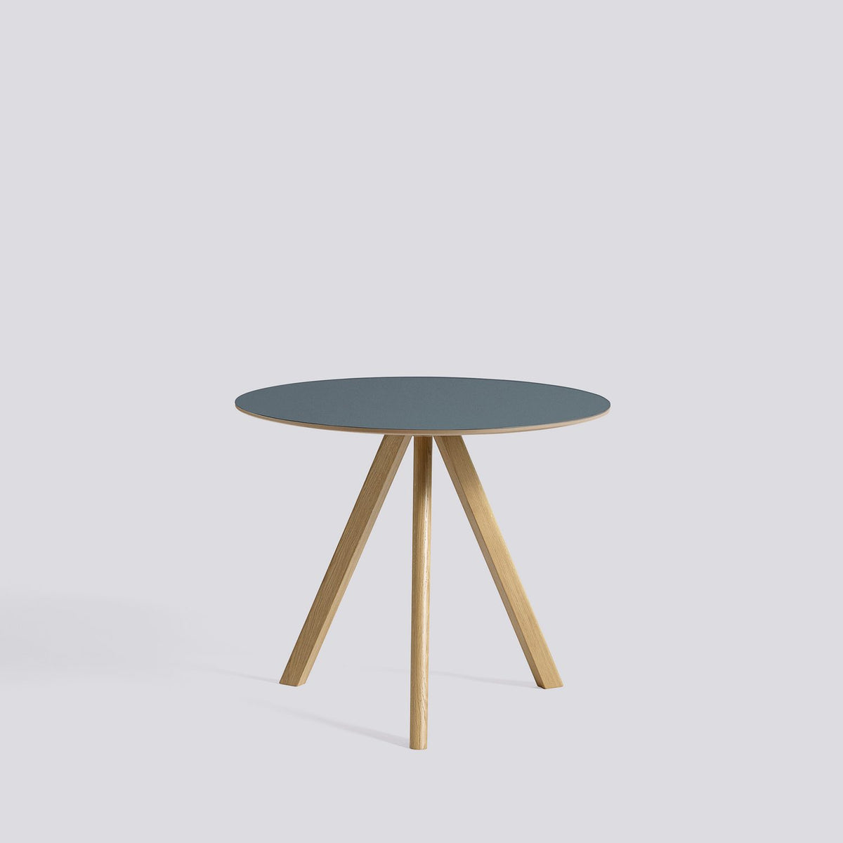 CPH 20 Ø90 × H73 cm Matbord Smokey blue – linoleum, massiv ek med vattenbaserad lack