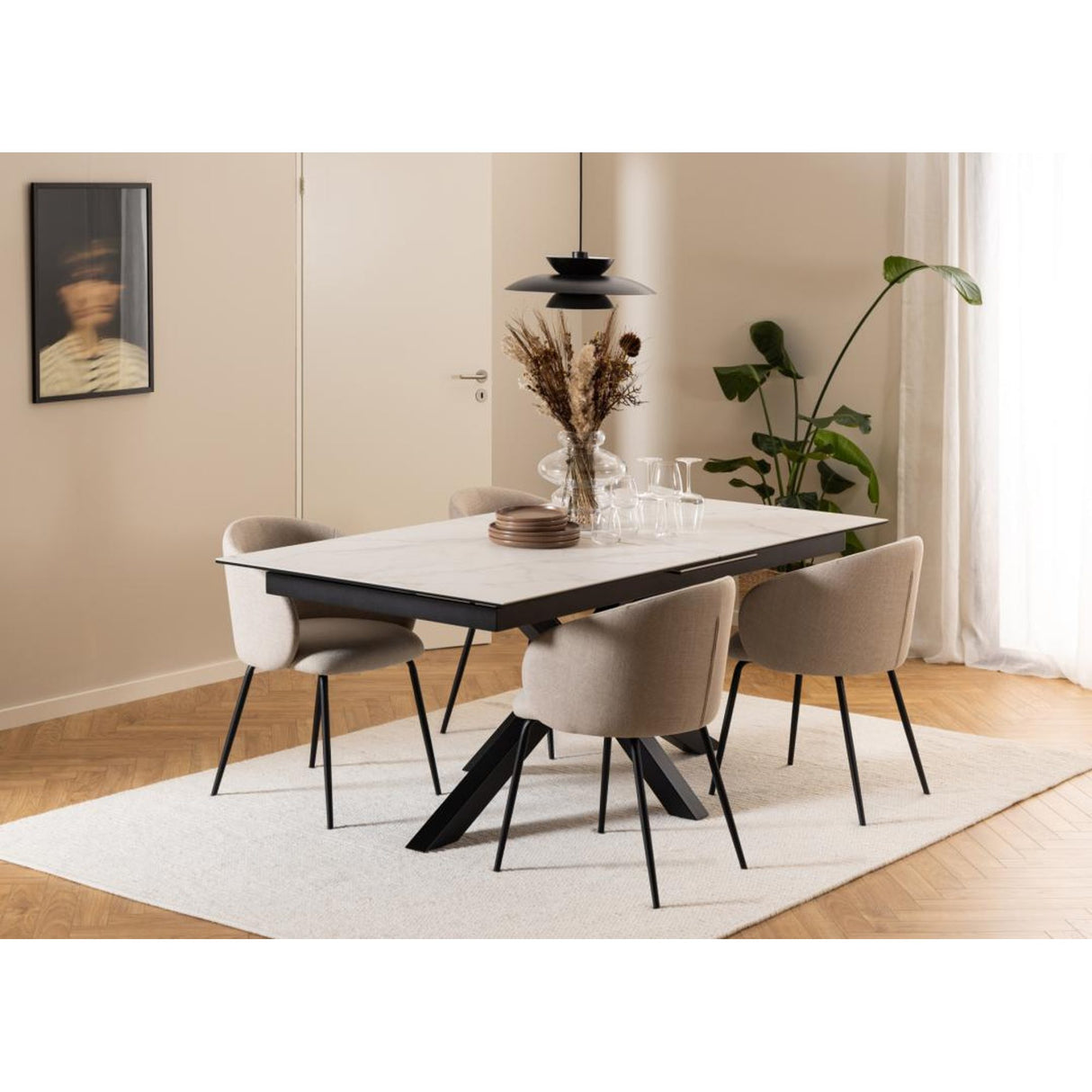 Chaumont Matstol med Armstöd Basel tyg Beige/Svart