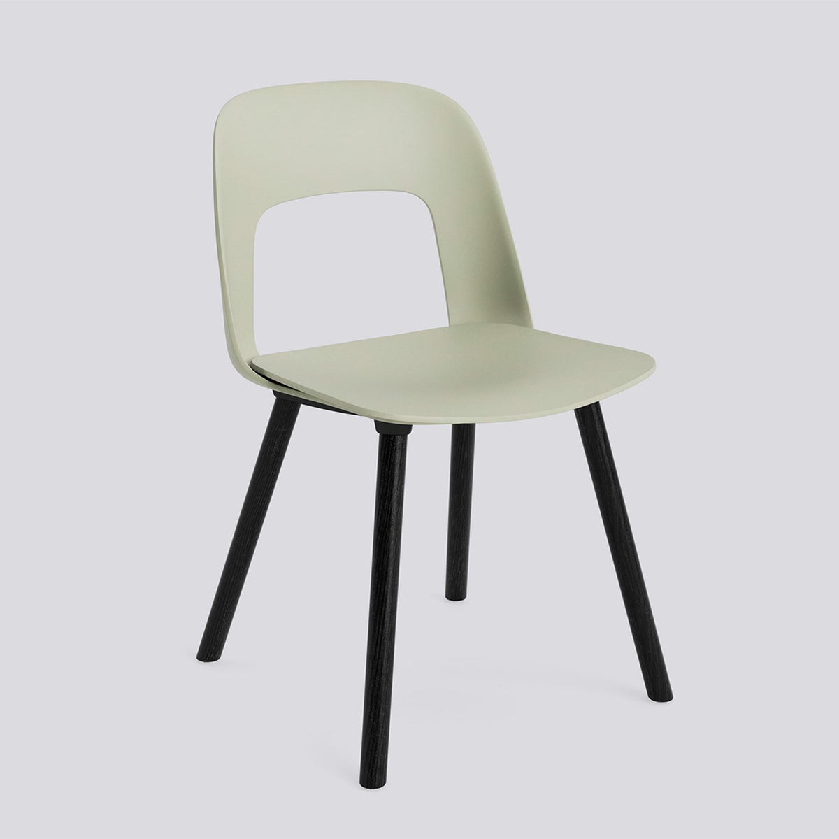 Layout 121 Stol Pastel green, Black – massiv ek med vattenbaserad lack