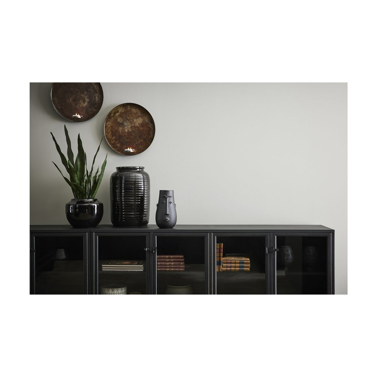 Riff i Svart Metall Industrilook Sideboard