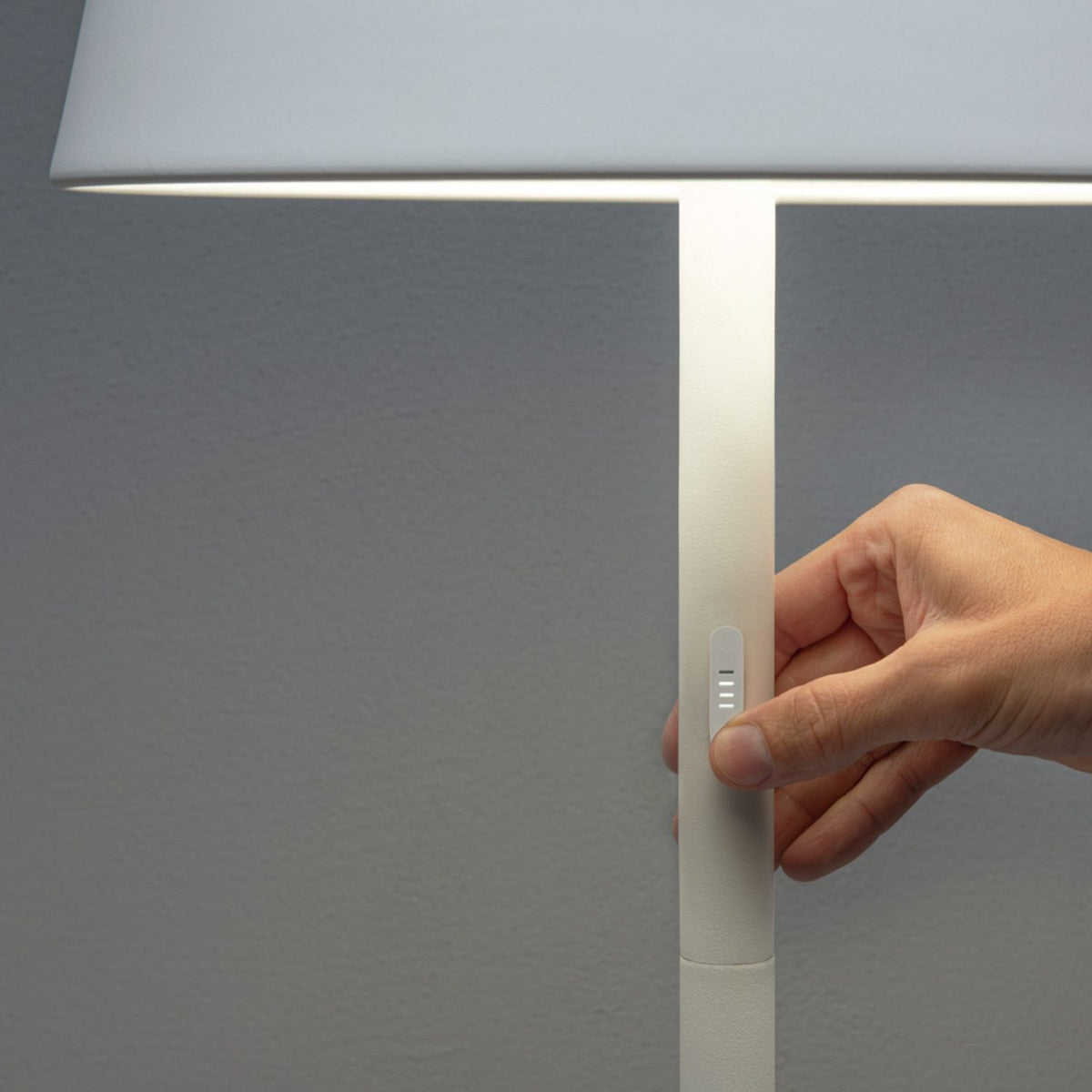 Pomezia USB Golvlampa Ute/Inne Vit